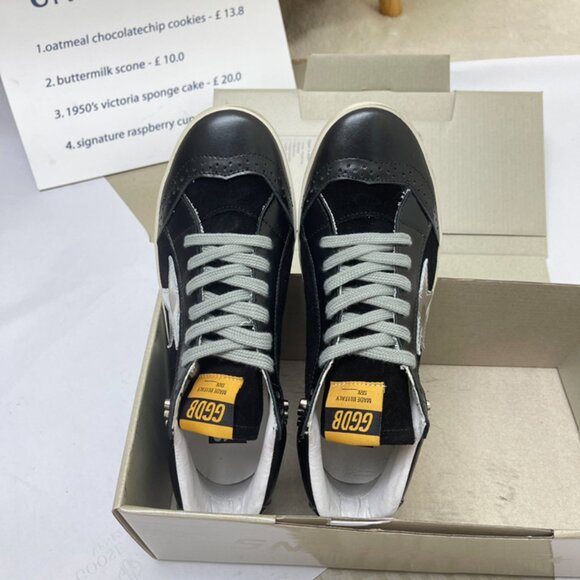 Golden Goose White & Black Sneaker - Picture 2 of 9